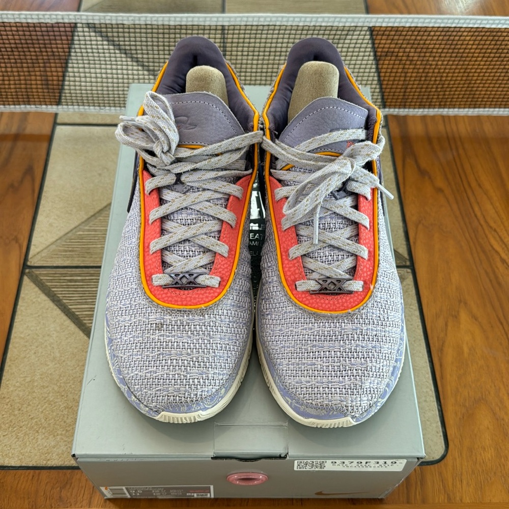 Nike men’s Lebron XX sneakers size 9.5 with box